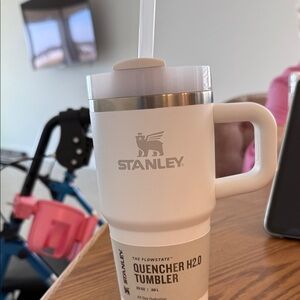 Stanley White Quencher H2.0 Tumbler with Handle